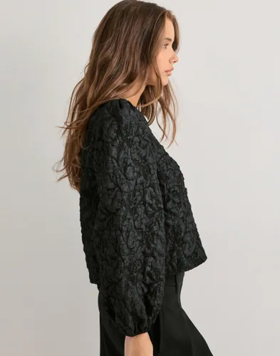 PIECES Pcgretchen Ls Top Wvn D2D blusar dam – bild 3