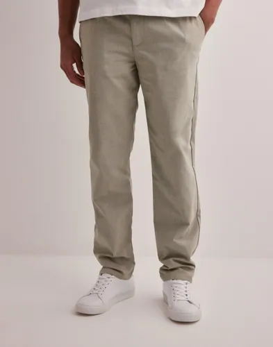 Mörka kostymbyxor från GABBA med regular fit och relaxed leg