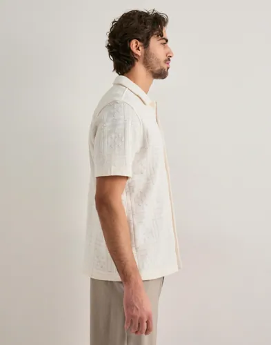 LES DEUX Hector Pointelle Ss Shirt Kortärmade skjortor herr – bild 3