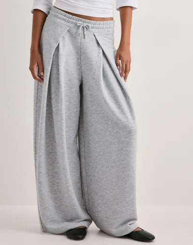 Pleated Joggers