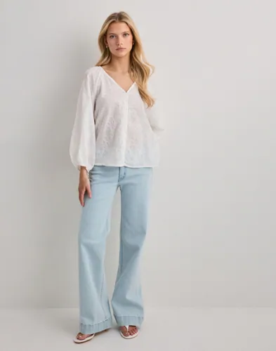 ONLY Onlzion 3/4 V-Neck Emb Top Wvn blusar dam – bild 2