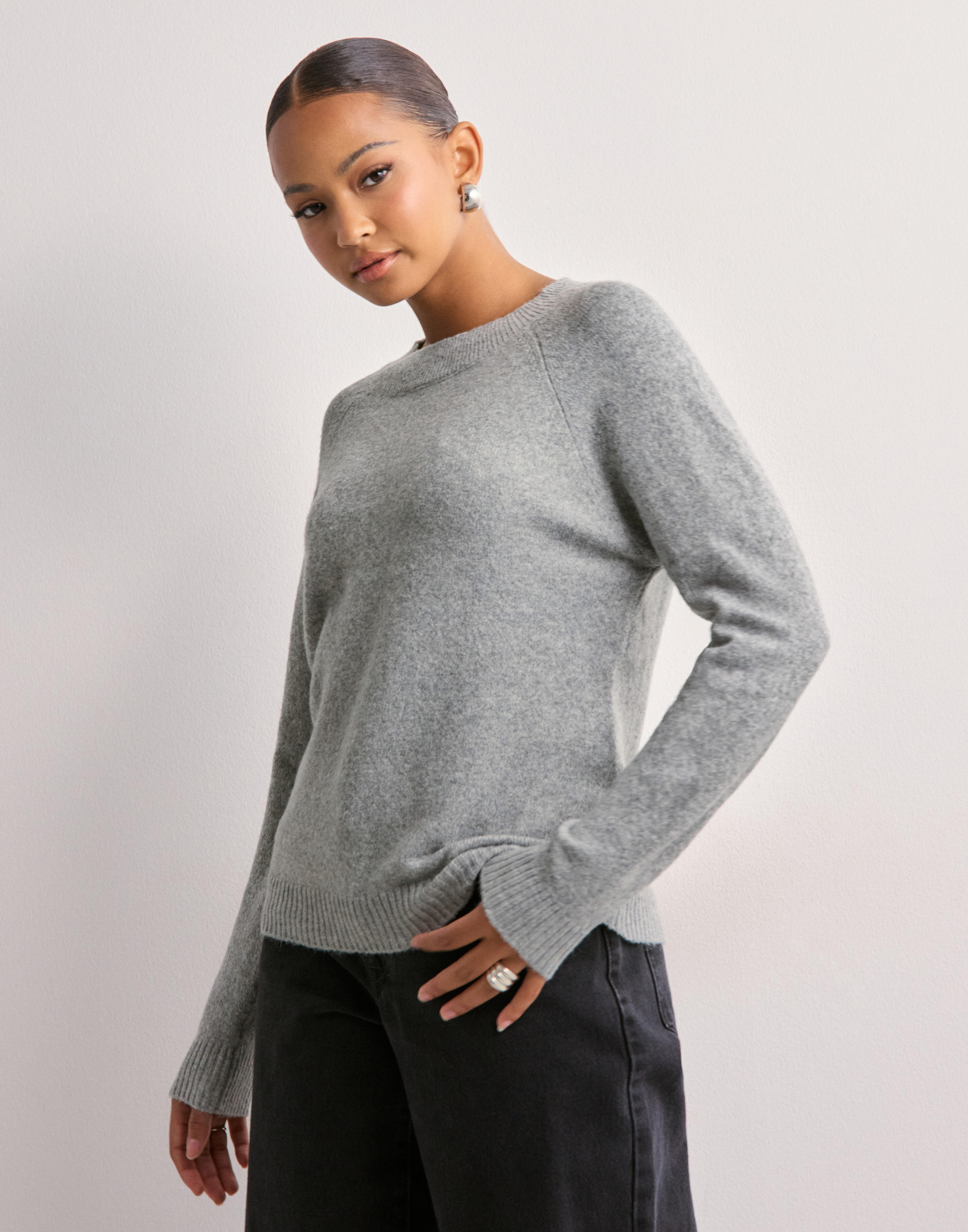 ★送料・関税込★lamodechief★LAMO OVERFIT V-NECK KNI.T★ ☆送料・関税込☆lamodechief☆LAMO OVERFIT V-NECK KNI.T☆