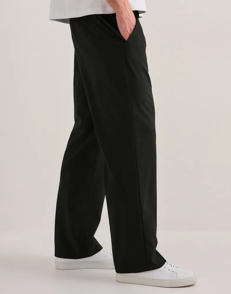 Buy Que Sera Sera Perry Davies Pant 2.0 - Black | NLYMAN Buy Que Sera Sera Perry Davies Pant 2.0 - Black | NLYMAN