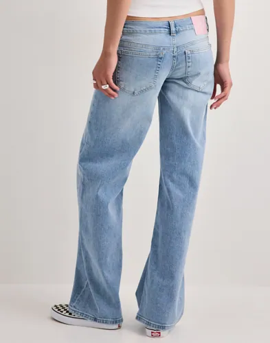 Nelly - Blå - Ultra Low Waist Loose Jeans