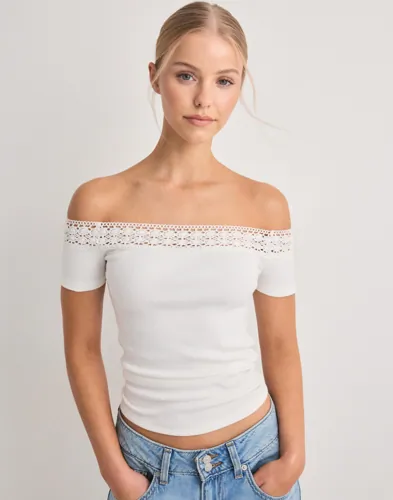 Nelly - Hvid - Crochet Shoulder Top