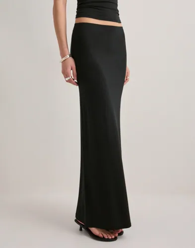 Nelly - Sort - Perfect Low Waist Maxi Skirt