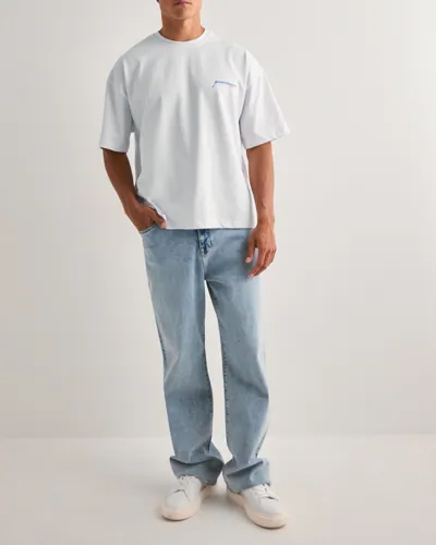 Que Sera Sera Boxy Store Tee T-shirts med tryck herr – bild 3