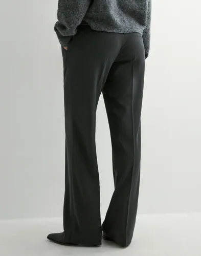Nelly - Grå - Low Waist Relaxed Suit Pants