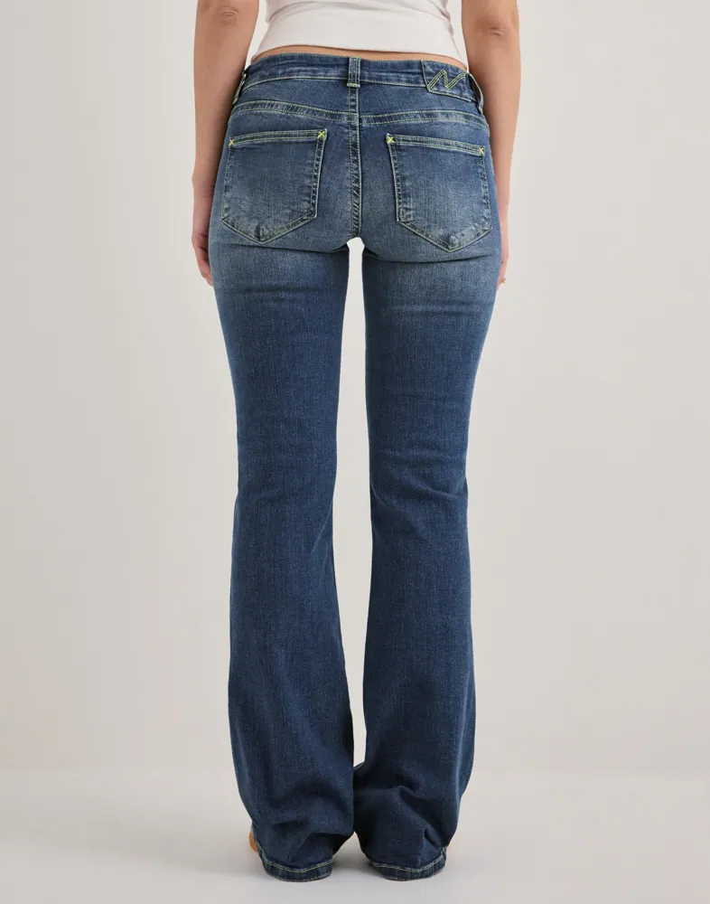 Nelly Super Low Waist Bootcut Jeans dam – bild 6