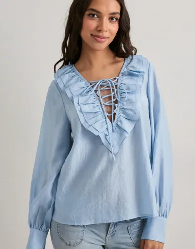 Neo Noir - Blå - Katarina Crepe Ruffle Blouse