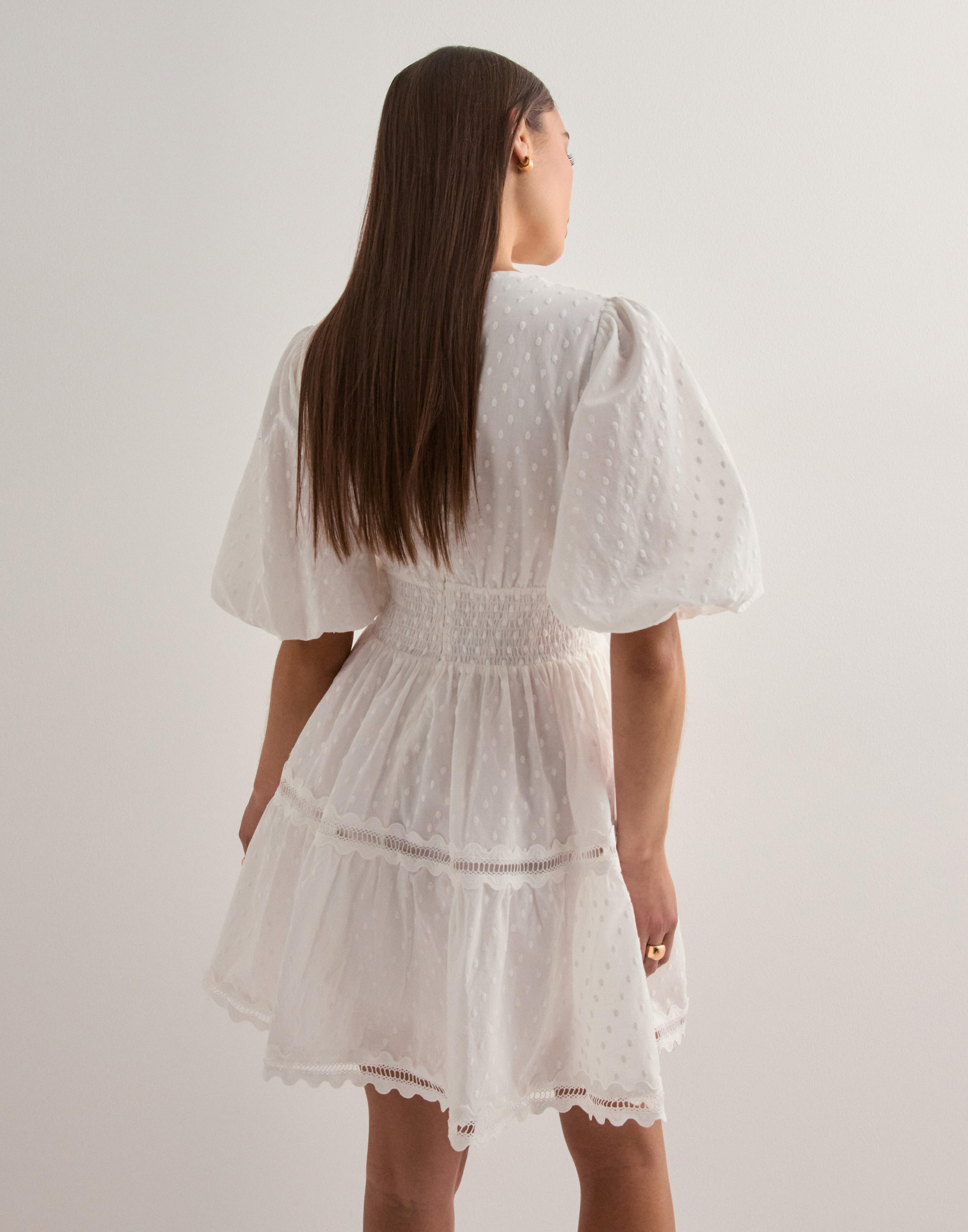 Buy Malina Elvira v-neck mini dress - White | Nelly.com