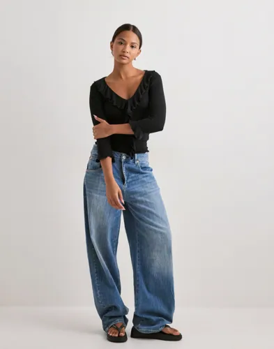 Nelly Half Sleeve Ruffle Top toppar dam – bild 2