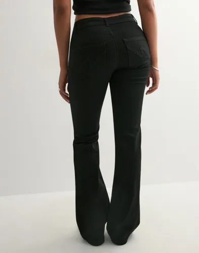 Nelly - Sort - Low Waist Perfect Bootcut Jeans