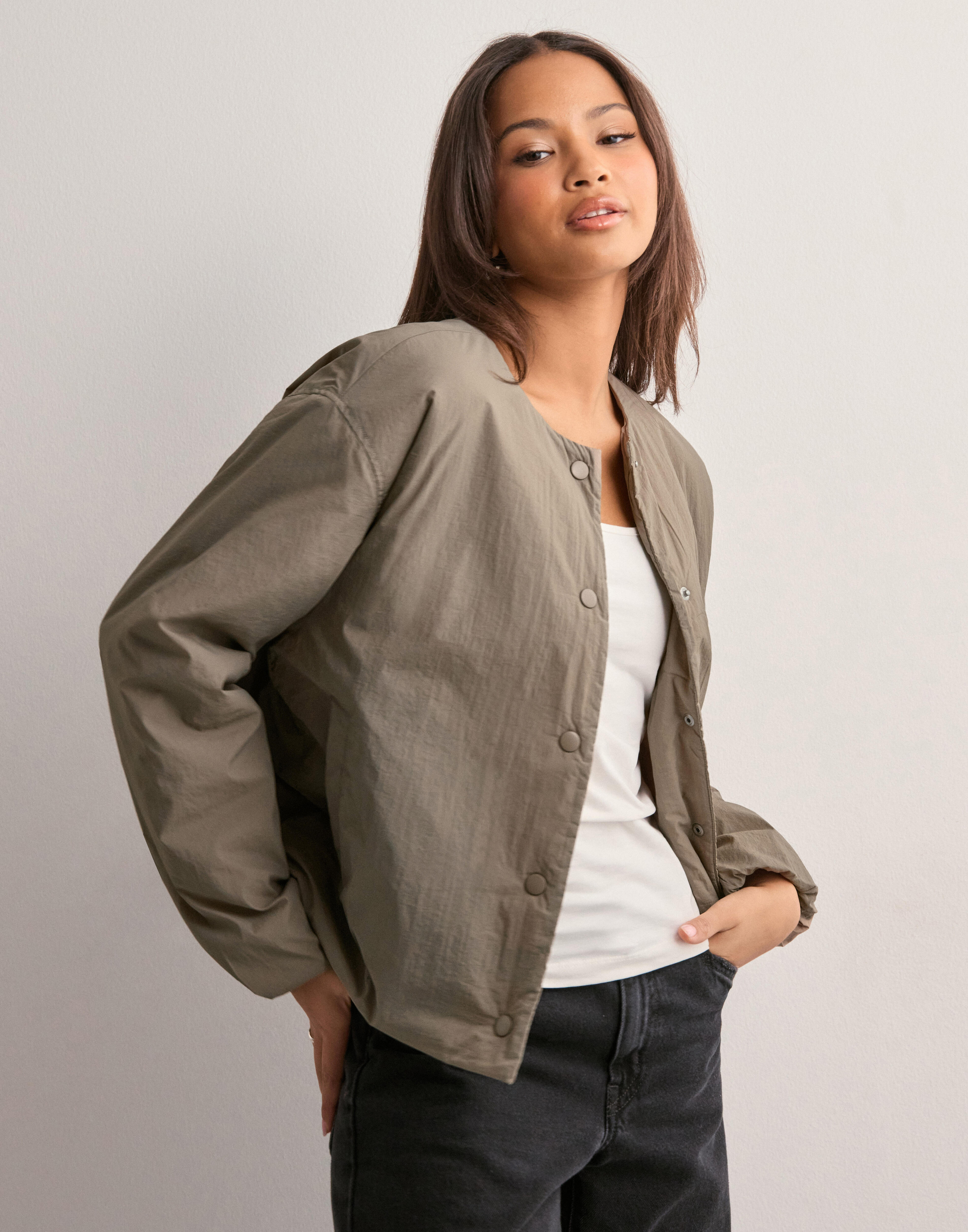 【✨希少✨】XLサイズ　Y.T　オリーブグリーン ジャケット Buy Only ONLELLIE SHORT JACKET CC OTW - Fungi | Nelly.com