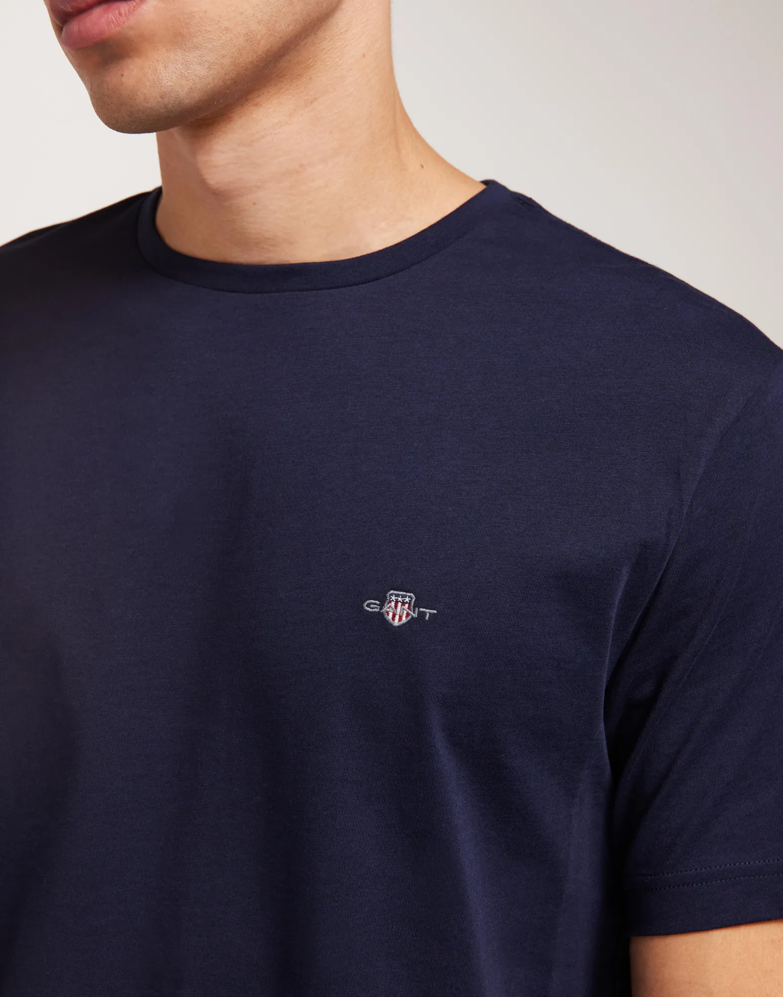 REG SHIELD SS T-SHIRT