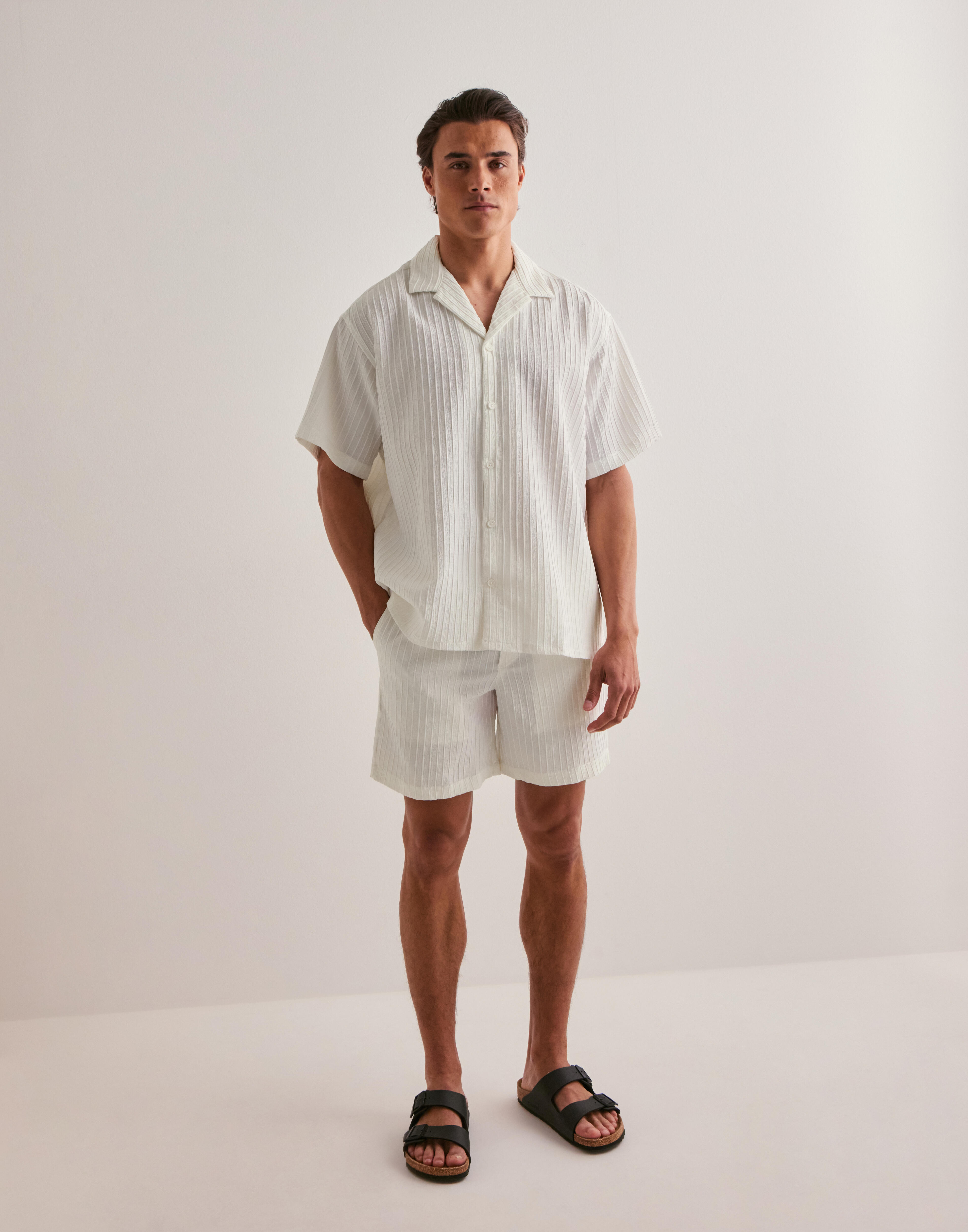 Buy Jack & Jones JJMASSIMO RESORT SHIRT SS LN - White | NLYMAN