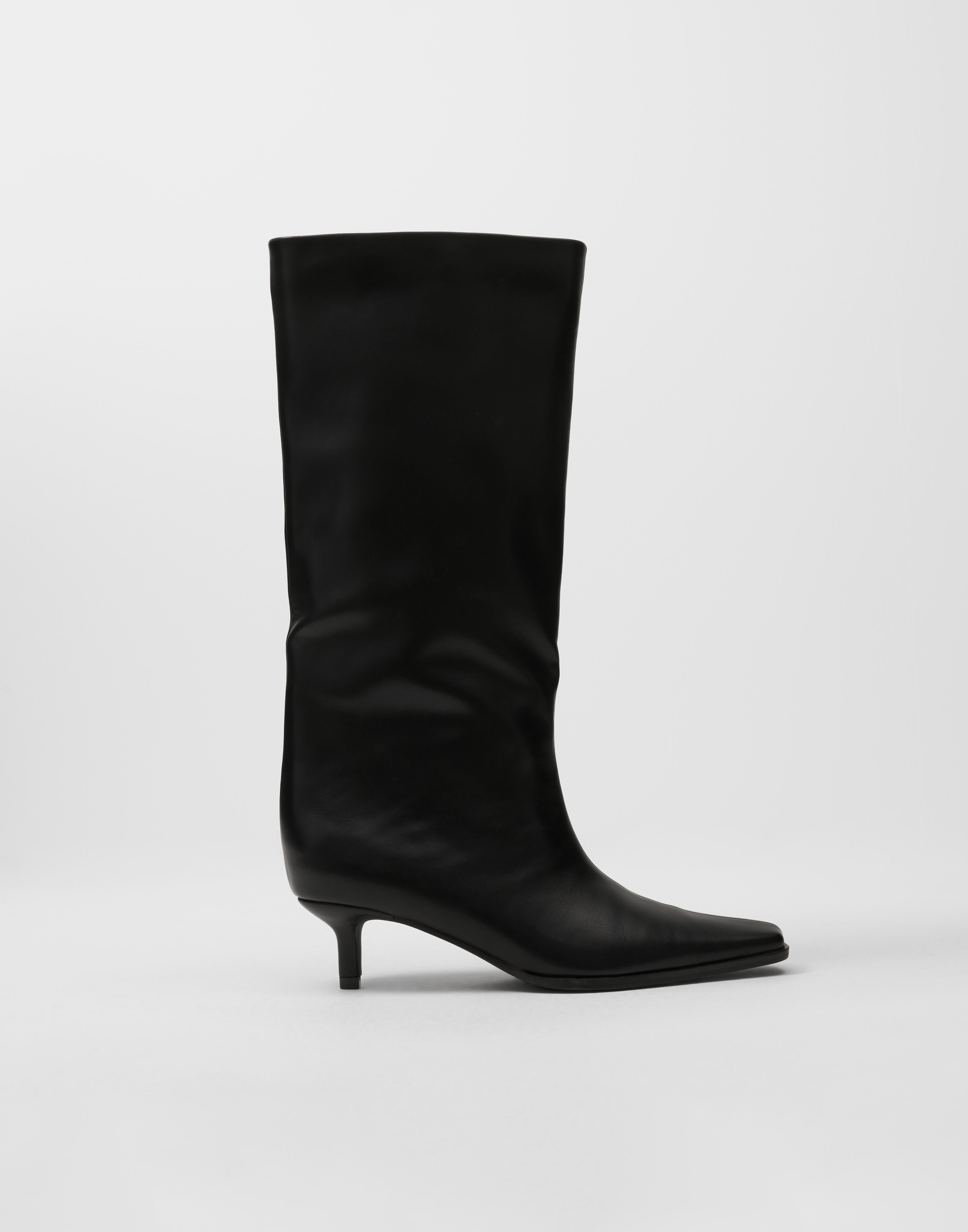 Squaretoe under knee boots