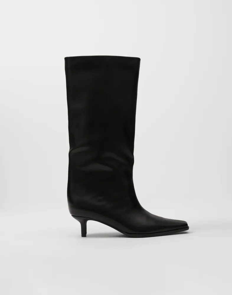 Squaretoe Under Knee Boot
