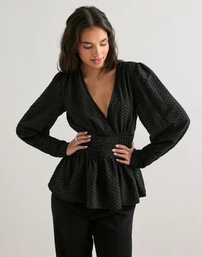 Pieces - Sort - Pcmonika Ls Flounce Top Wvn D2D