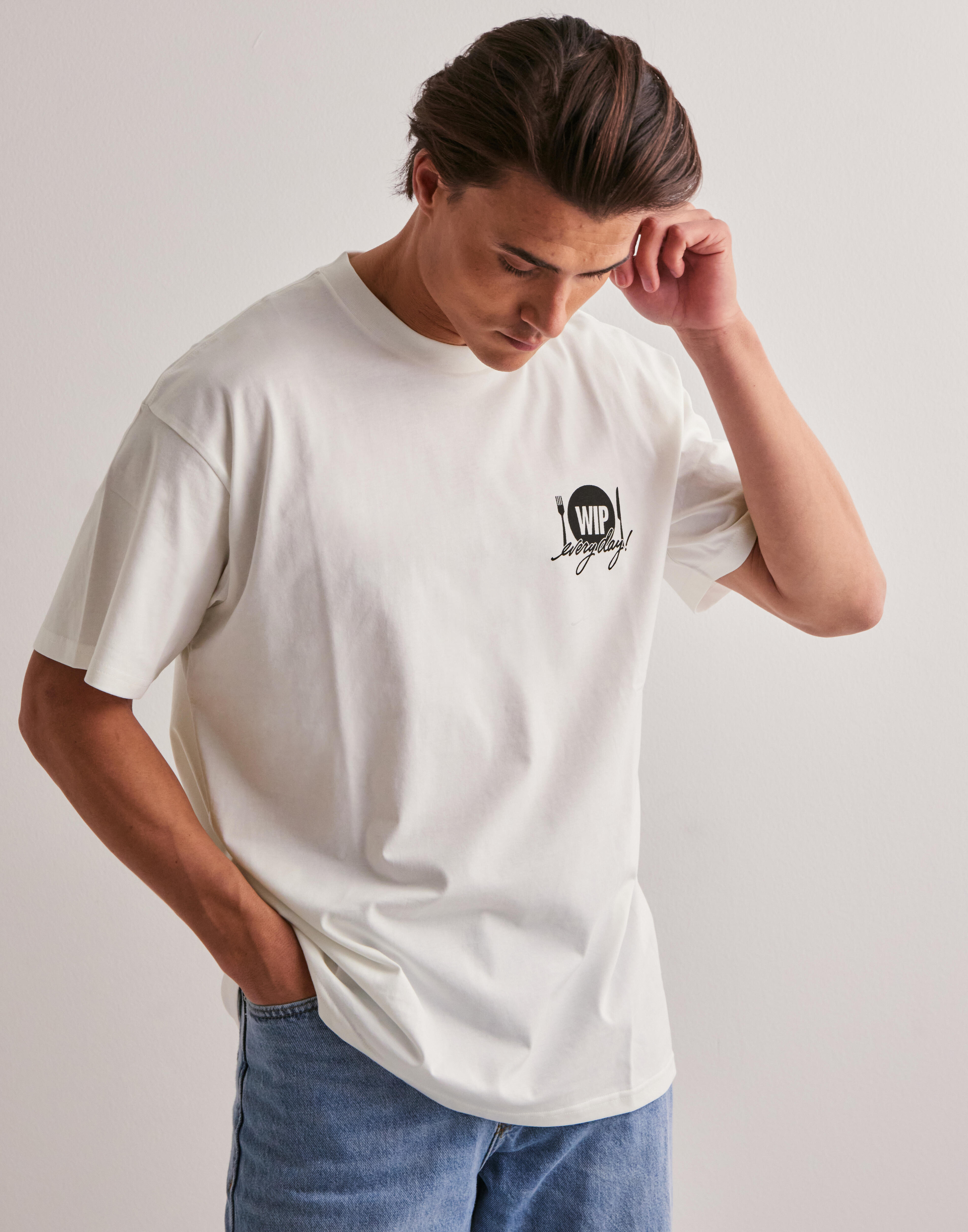 【Carhartt】S/S CATALOGUE T-SHIRT R6392 Buy Carhartt WIP S/S Catalogue T-Shirt - White/Black | NLYMAN