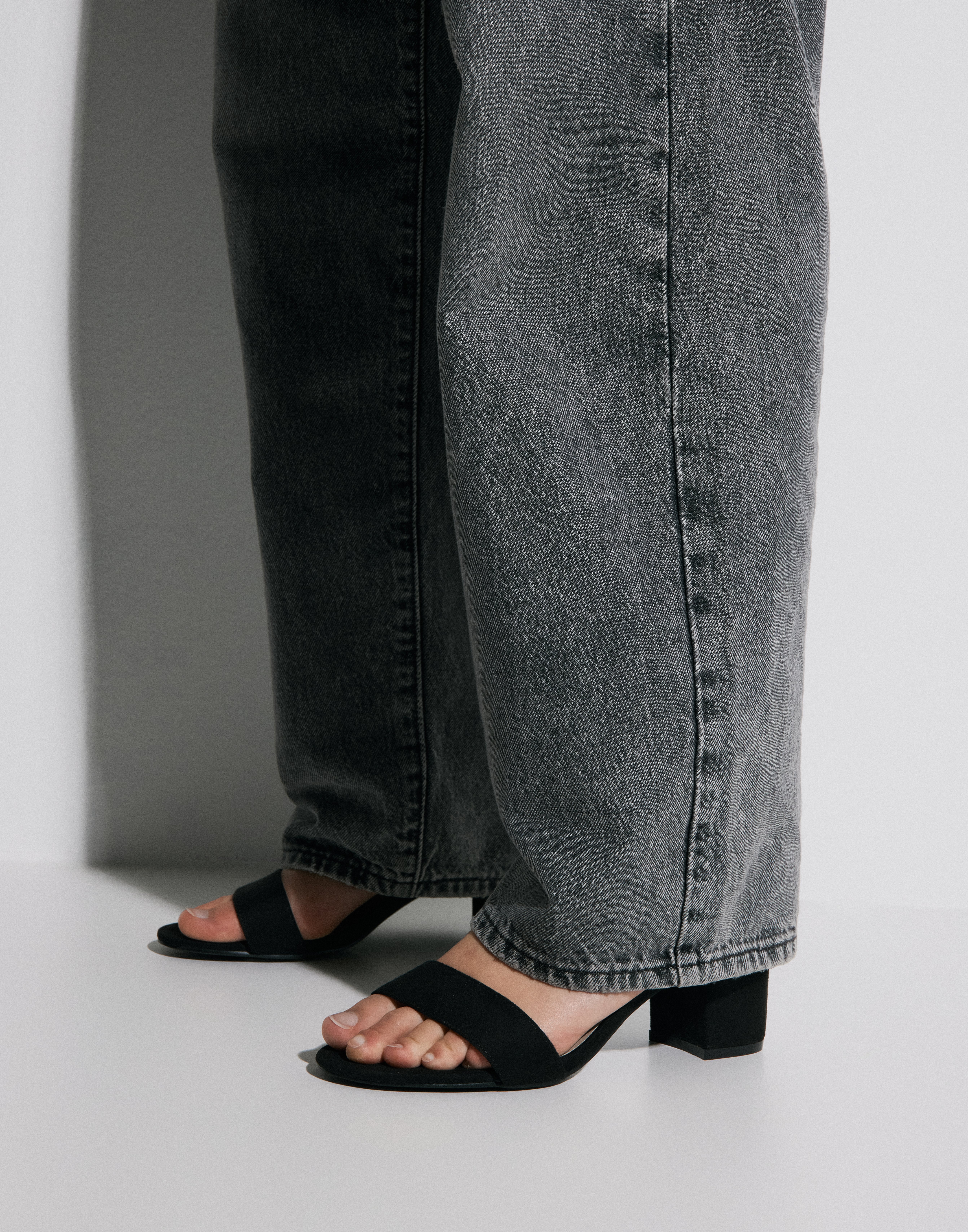 【感謝価格】 - Sandal Heel Block Low Nelly Buy Black Nelly.com | セキュリティ・セーフティ