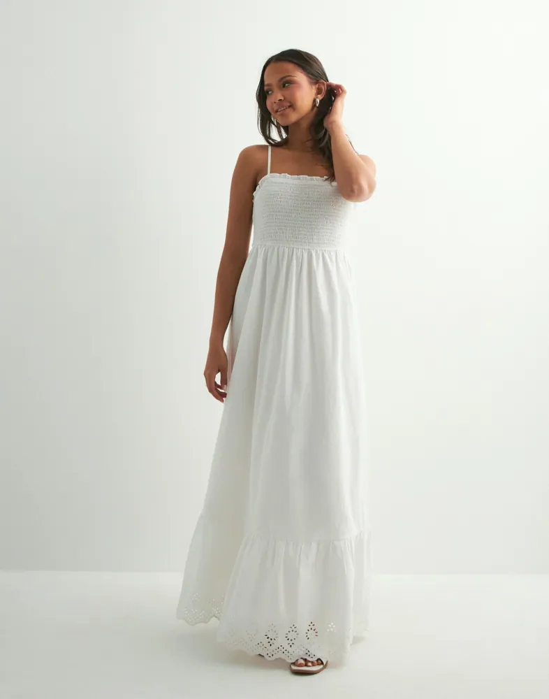 Buy Only ONLLOU LIFE EMB SMOCK ANKEL DRESS P - Bright White | Nelly.com Buy Only ONLLOU LIFE EMB SMOCK ANKEL DRESS P - Bright White | Nelly.com