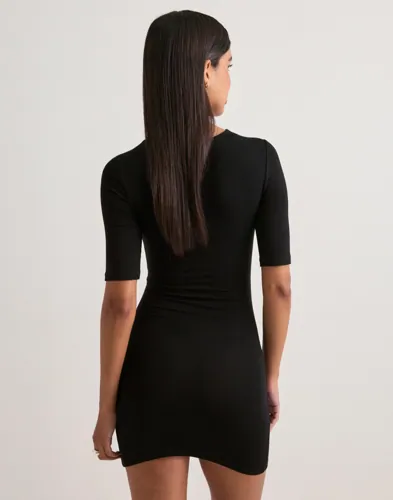 Nelly Ruched Mini Wrap Dress omlottklänningar dam – bild 3