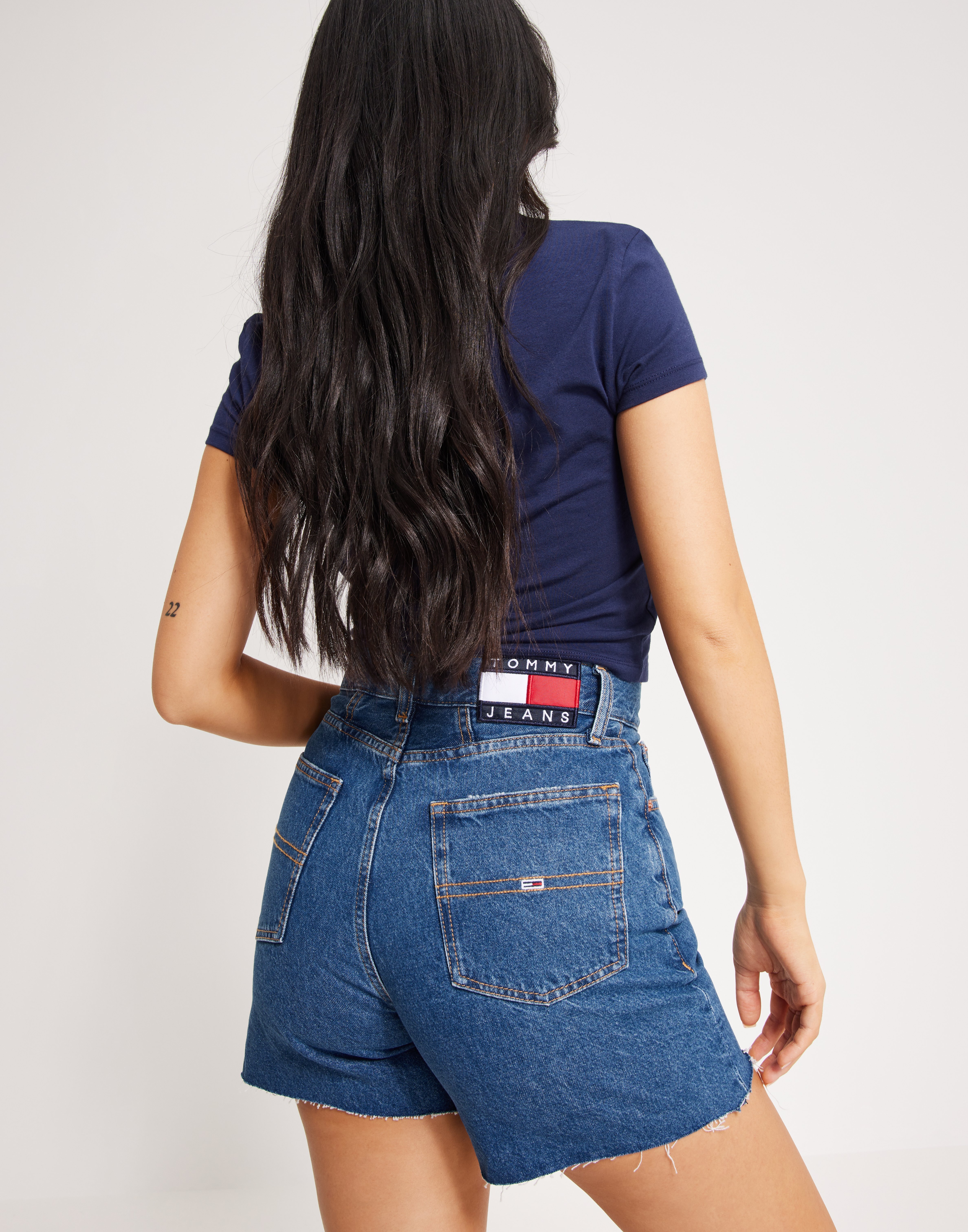 Buy Tommy Jeans MOM SHORT BG0032 Denim Nelly