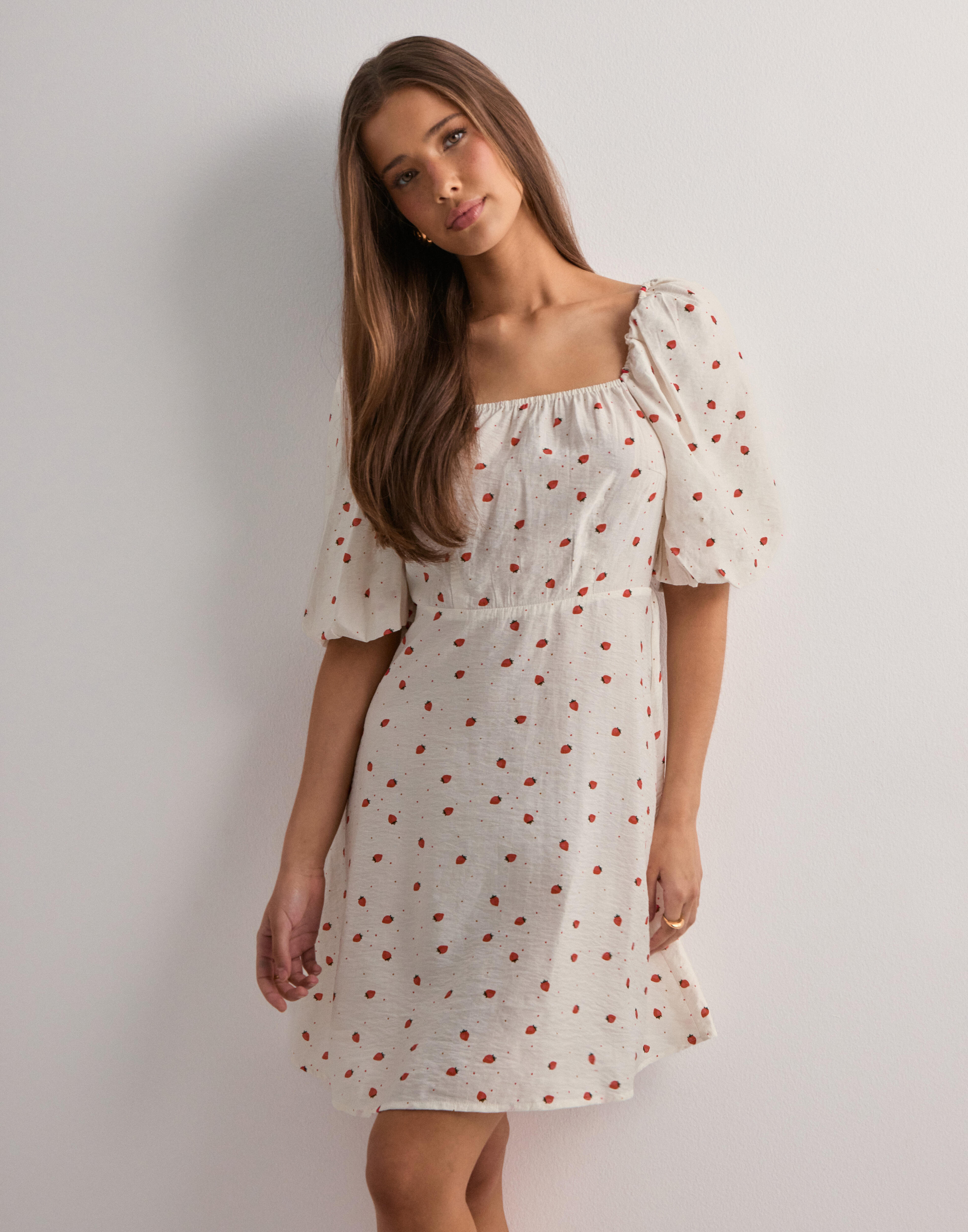 Buy Vero Moda VMODETTE 2/4 SHORT DRESS WVN GA - Strawberry | Nelly.com
