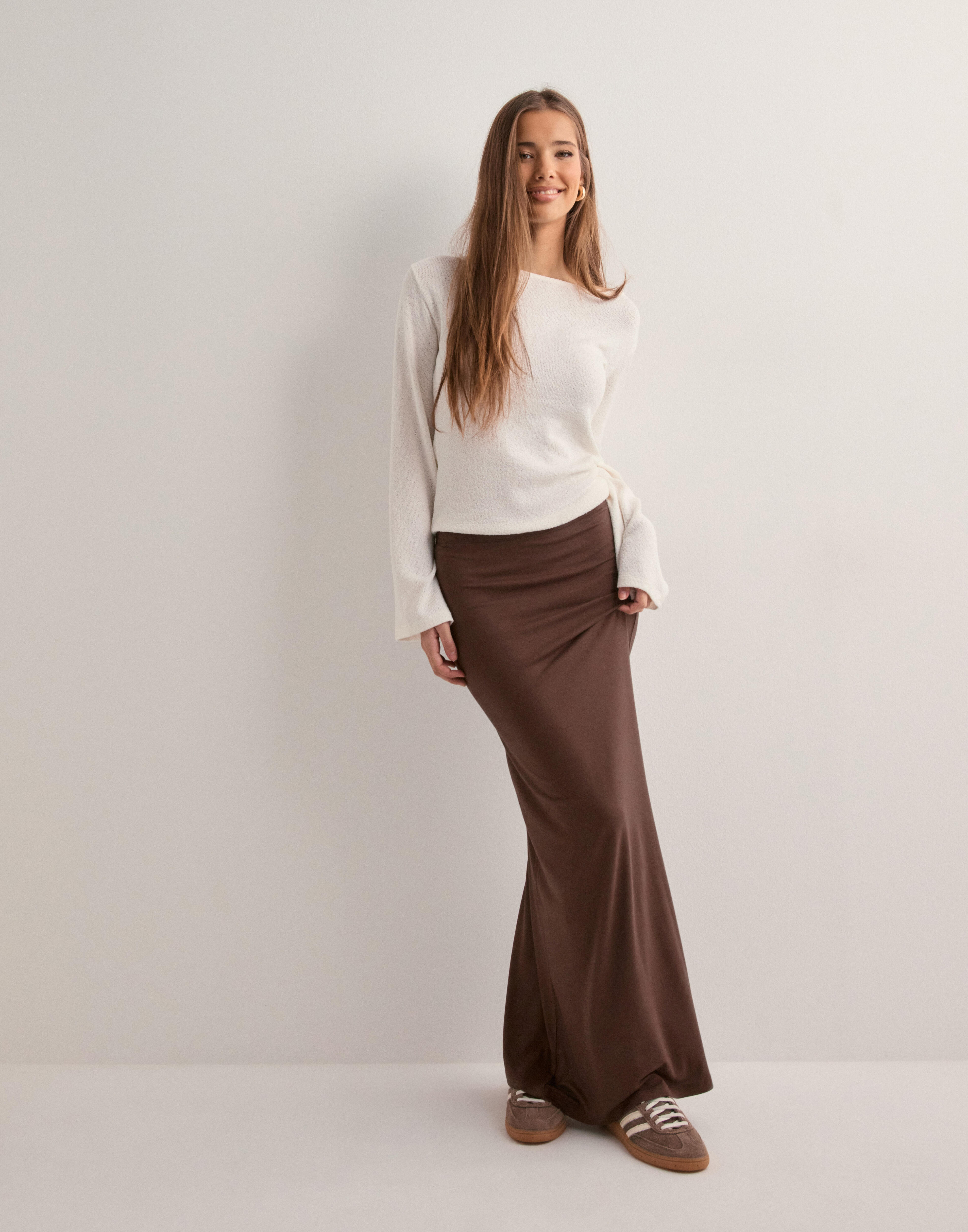 Low waist maxi skirt