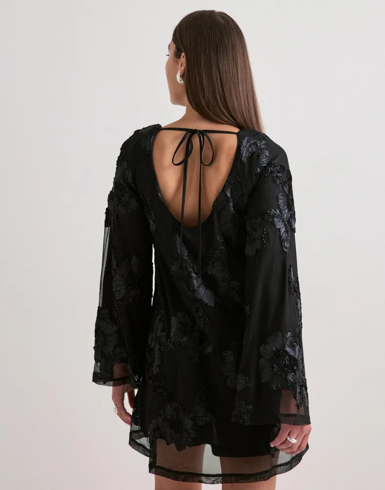 Buy Gina Tricot Wide flowy mini dress - Black | Nelly.com
