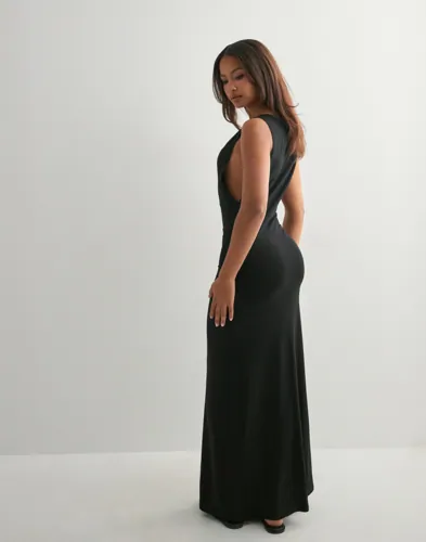 Nelly - Sort - Scooped Armhole Dress