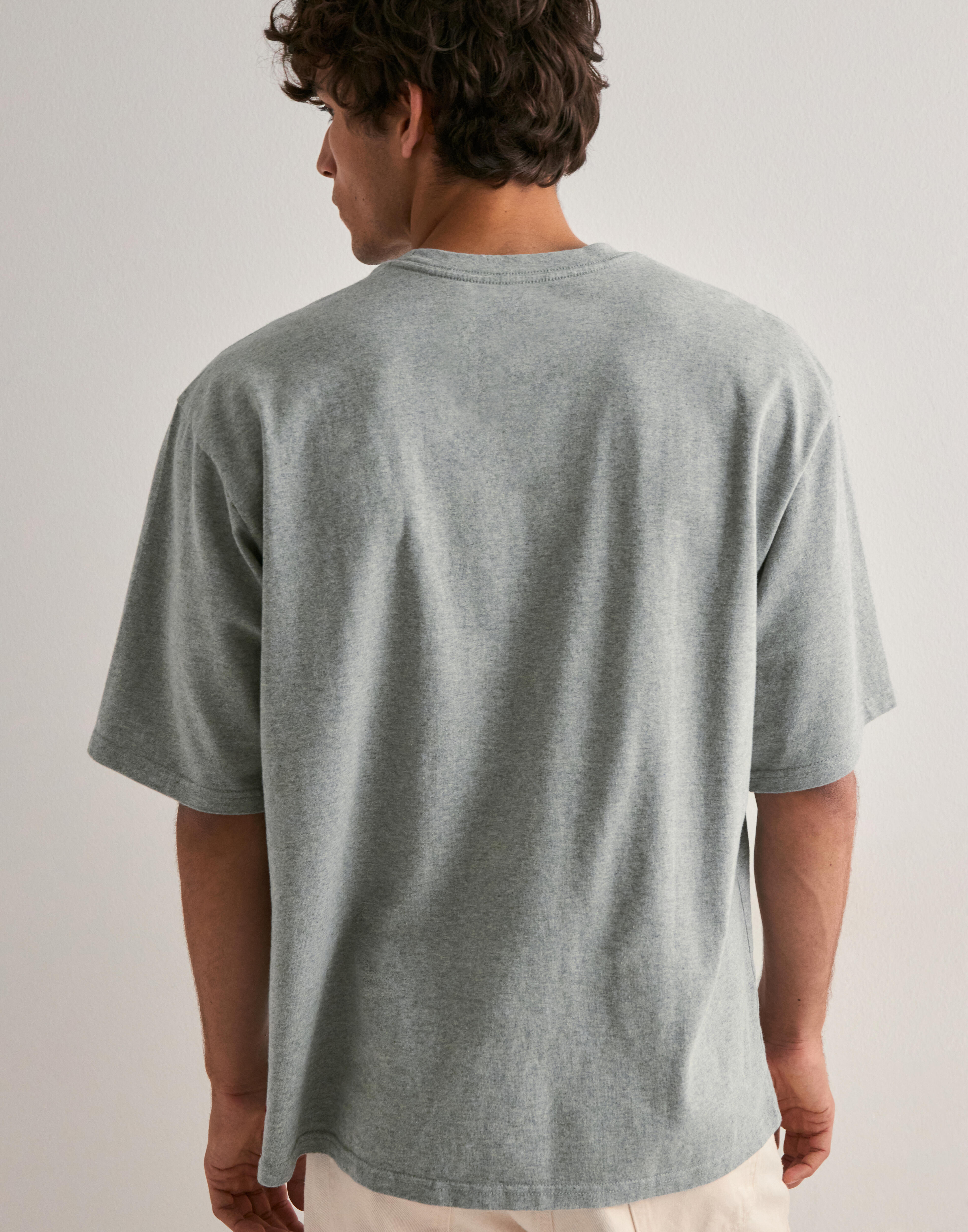 Buy Levi's HALF SLEEVE GR PCKT T LEVIS SC - Grey | NLYMAN