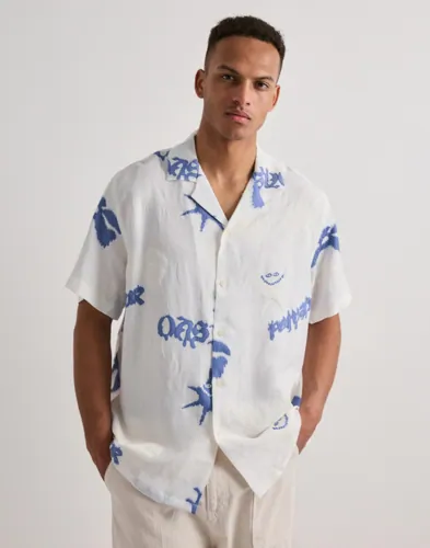 Blå kortärmad skjorta från OAS med broderat print och resortkrage