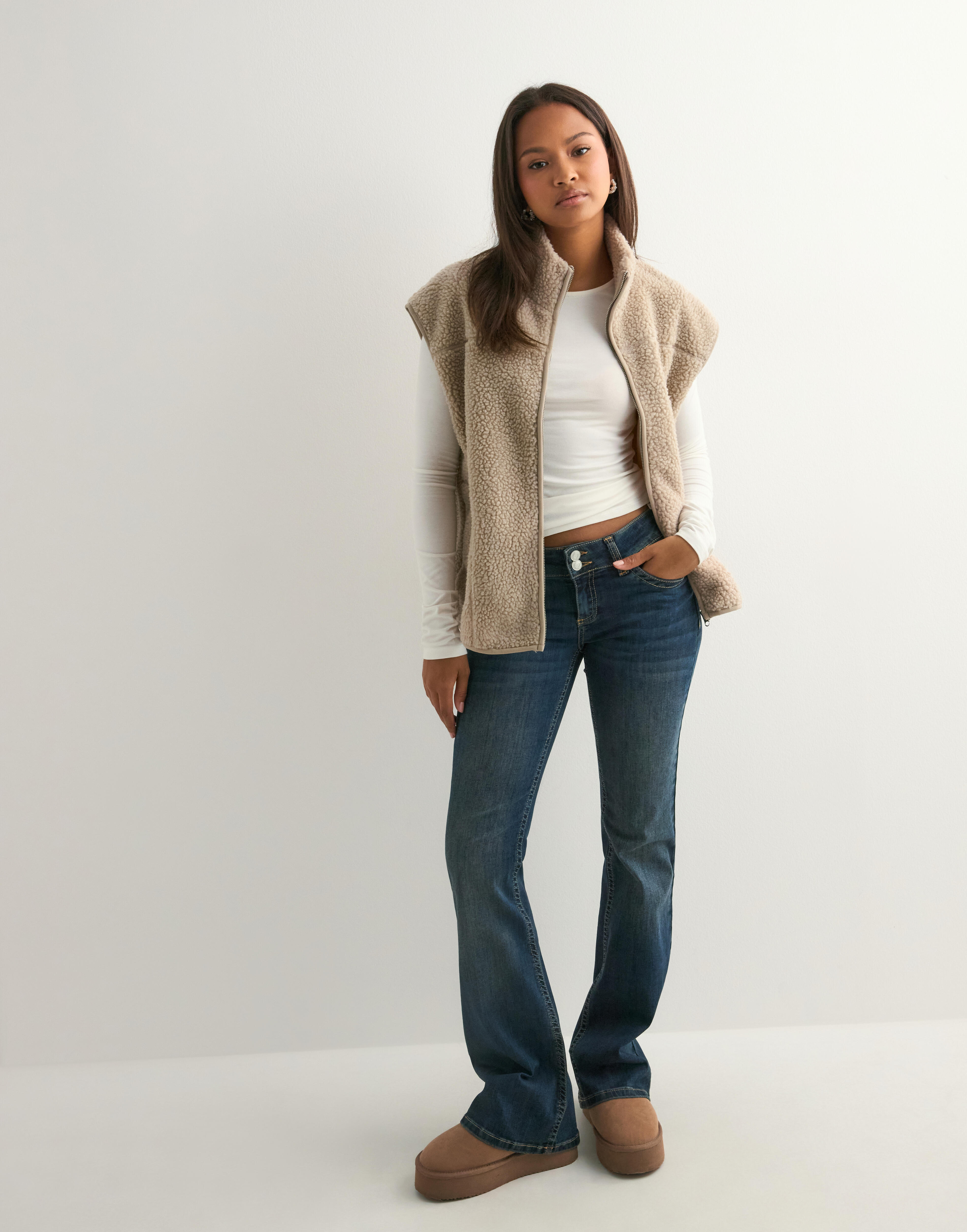 Osta Pieces PCSADIA TEDDY VEST NOOS BC - Silver Gray | Nelly.com