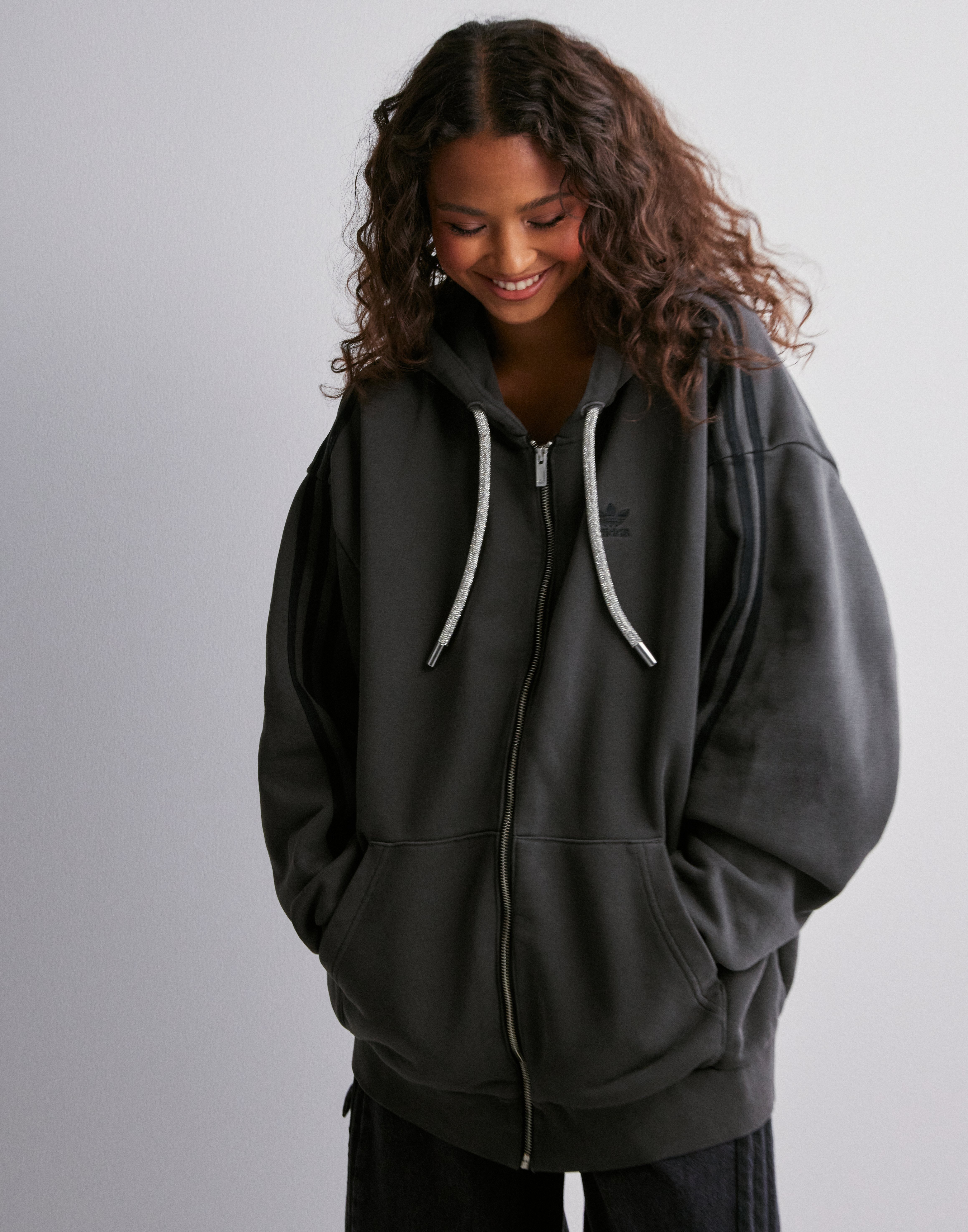 adidas ウォッシュド加工 OVZD HOODIE Buy Adidas Originals OVZD FULL ZIP H - Black | Nelly.com