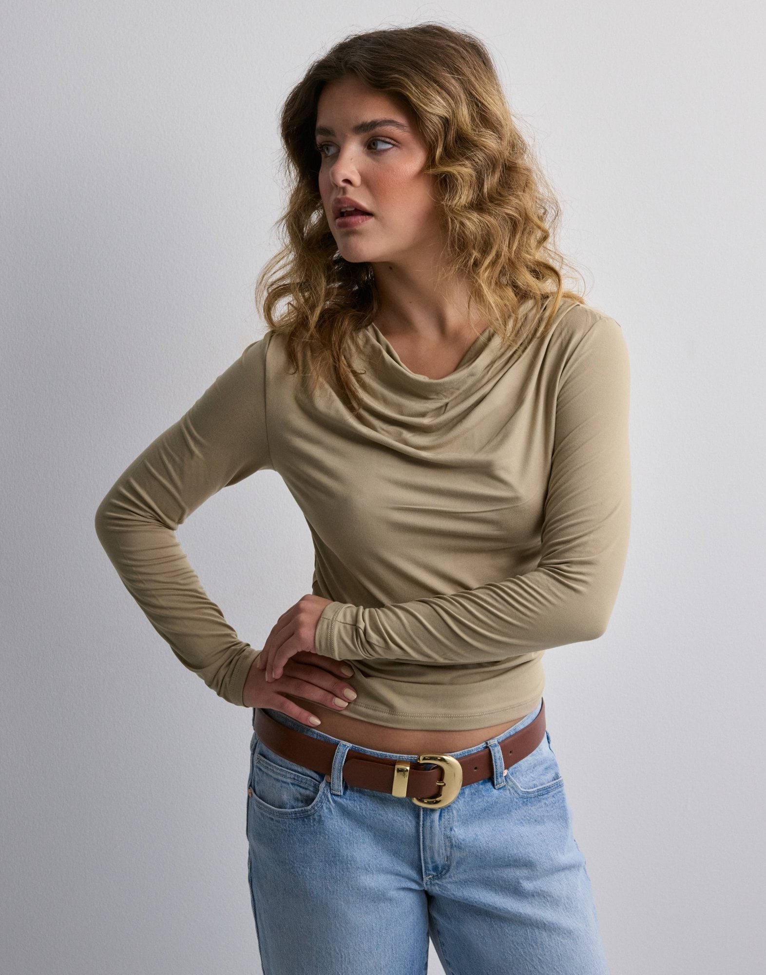 Vero Moda VMHOLLY O NECK PEPLUM - Jersey de punto - laurel wreath/verde