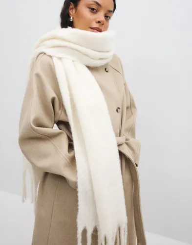 Nelly - Vit - Chunky Fuzzy Scarf