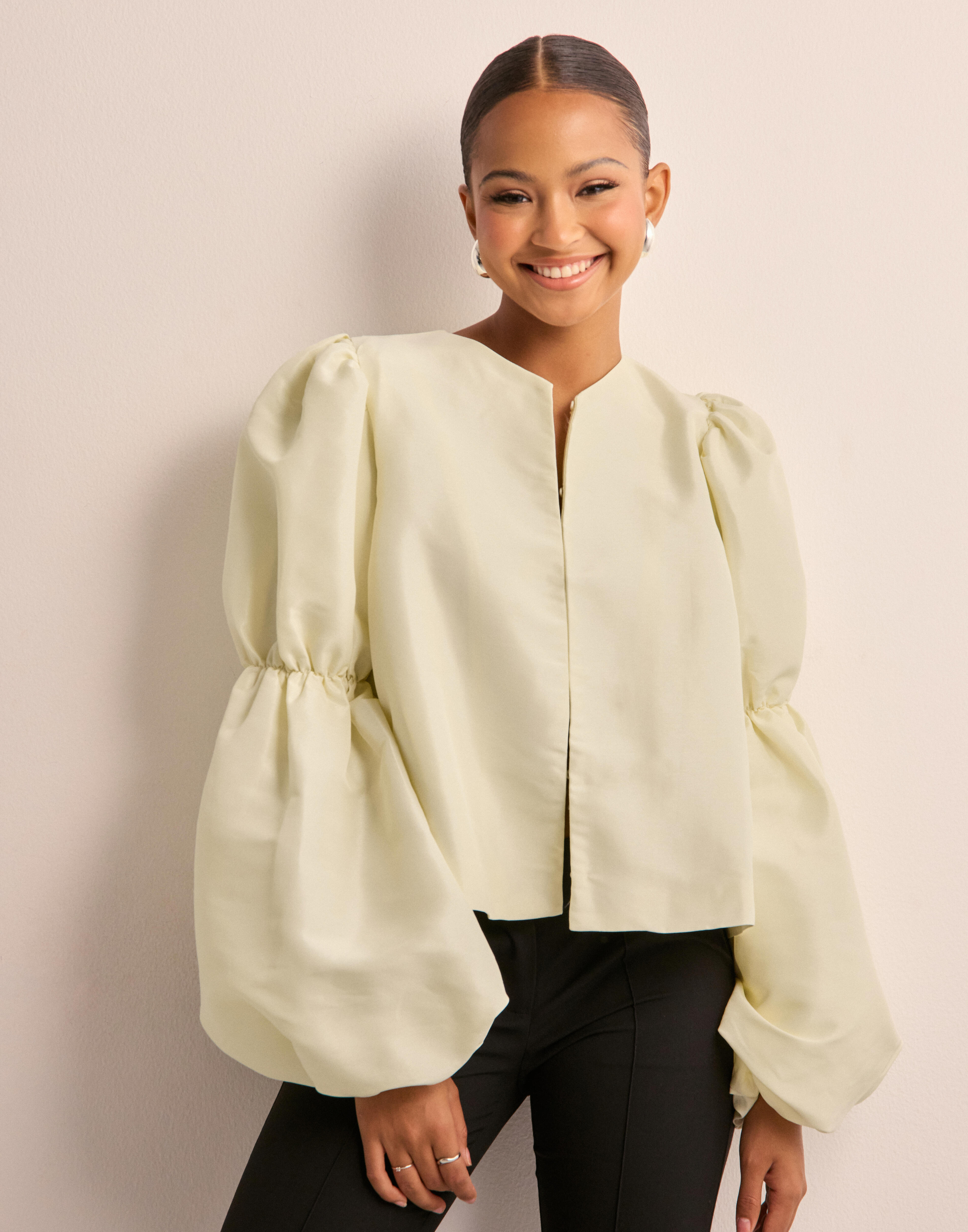 Buy Malina Zoey Double pouf sleeve blouse - Vanilla | Nelly.com