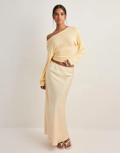 Neo Noir - Gul - Vicky Heavy Sateen Skirt