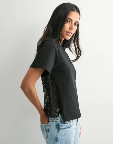 Nelly - Svart - Lace Back Tee