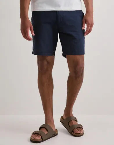 Blå linneshorts från Jack & Jones med fickor och knäppning i midjan