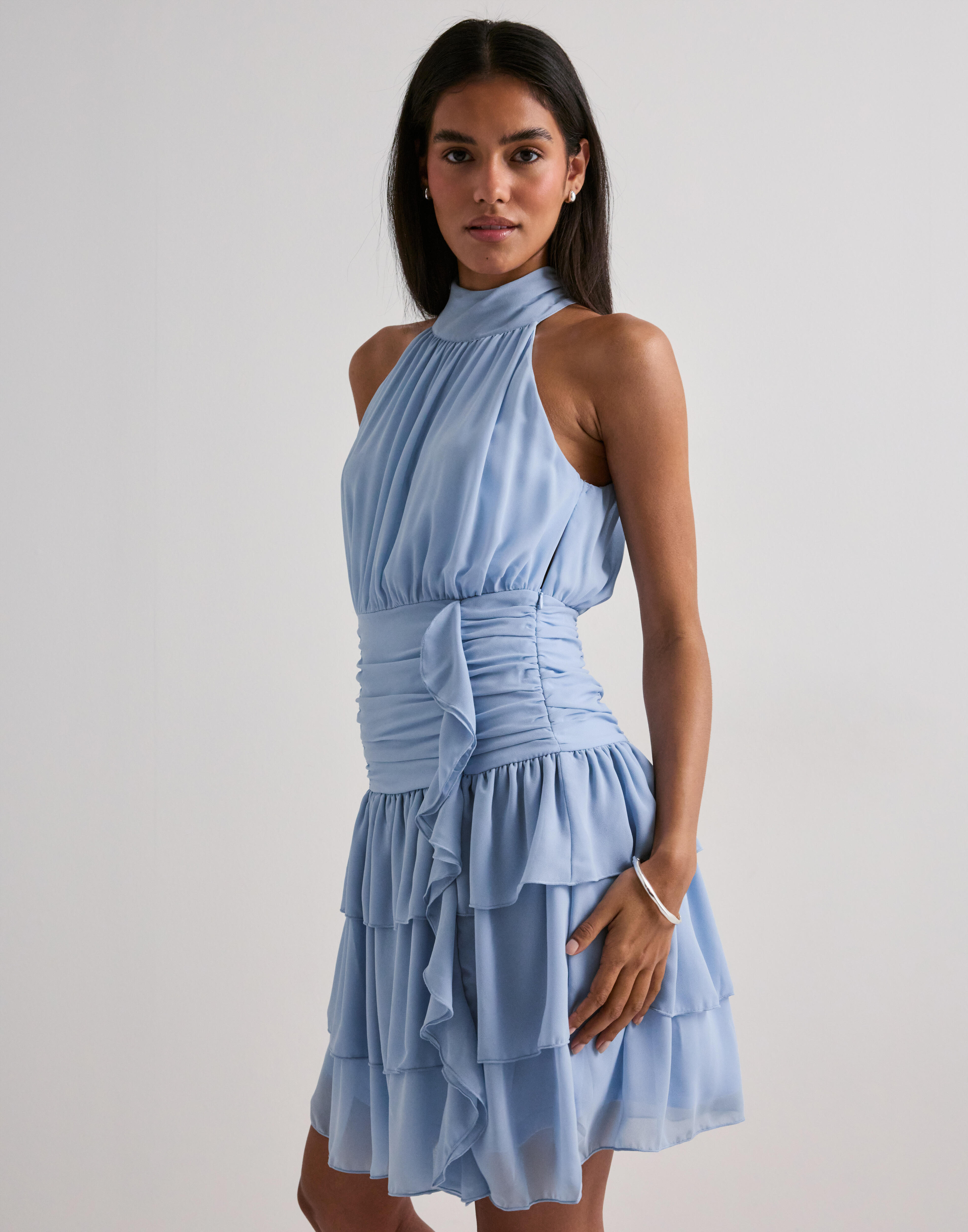 Kjøp Vero Moda VMSERENA SL FRILL SHORT DRESS WVN - Cashmere Blue