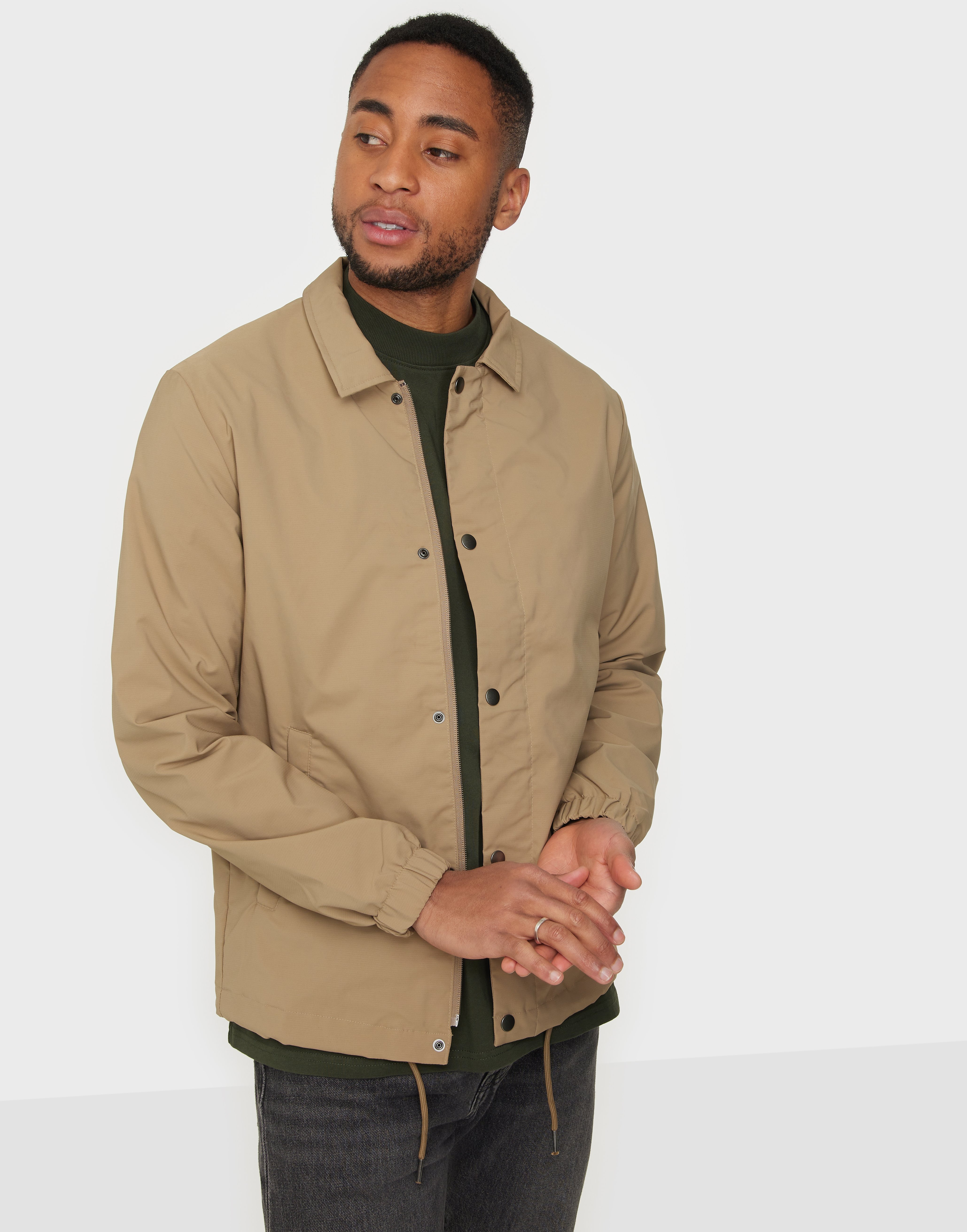 Buy Selected Homme SLHSUSTAINABLE ICONICS COACH JKT W - Petrified Oak |  NLYMAN