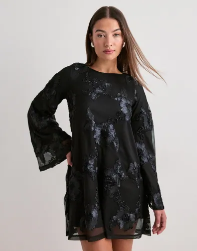 Stylish New Year dresses - long & short | Shop online at Nelly Stylish New Year dresses - long & short | Shop online at Nelly