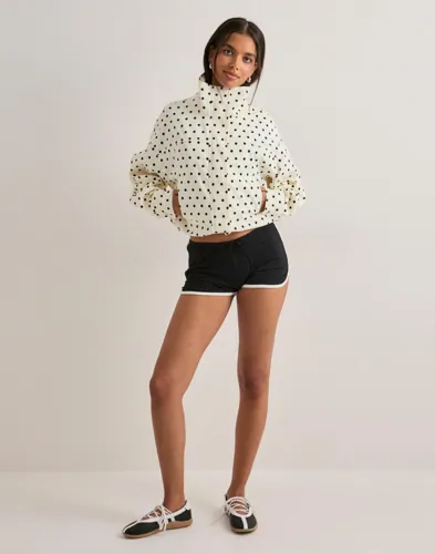 Nelly Contrast Mini Shorts dam – bild 2