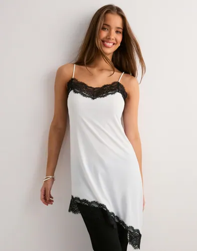 Nelly Lace Asymmetric Slip Dress festklänningar dam – bild 3