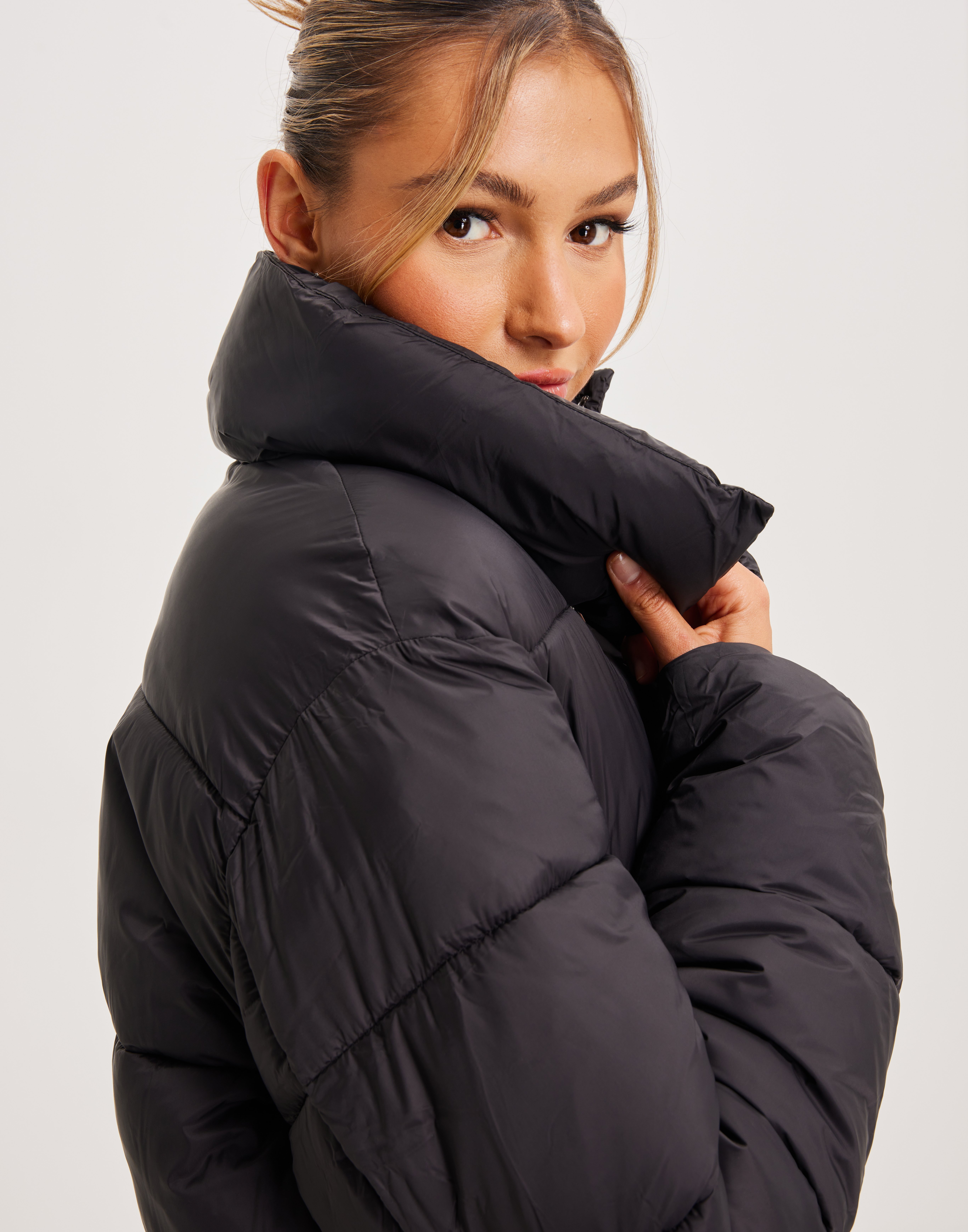 Osta JJXX JXELLIE LONG PUFFER JACKET Black Nelly Osta JJXX JXELLIE LONG PUFFER JACKET Black Nelly