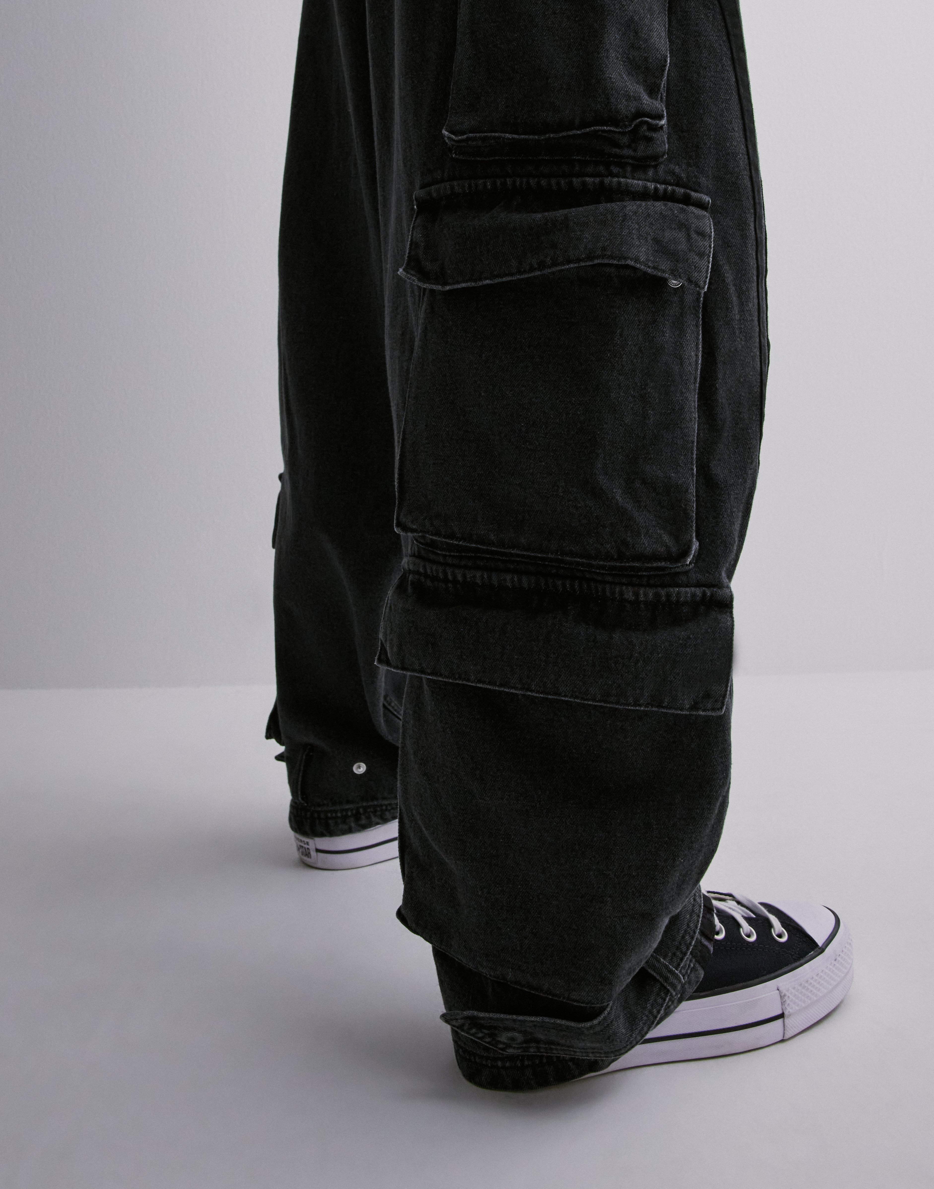 デニム・ジーパン adidas originals SOFT DENIM CARGO PANTS-Black Pants adidas Originals Denim Cargo Black | Queens