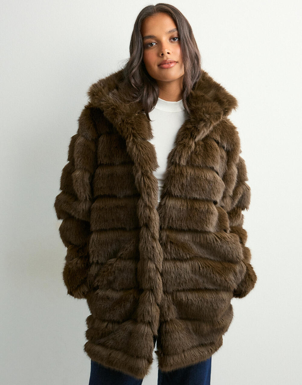 Köp Nelly Luxurious Short Fur Coat - Brown | Nelly.com